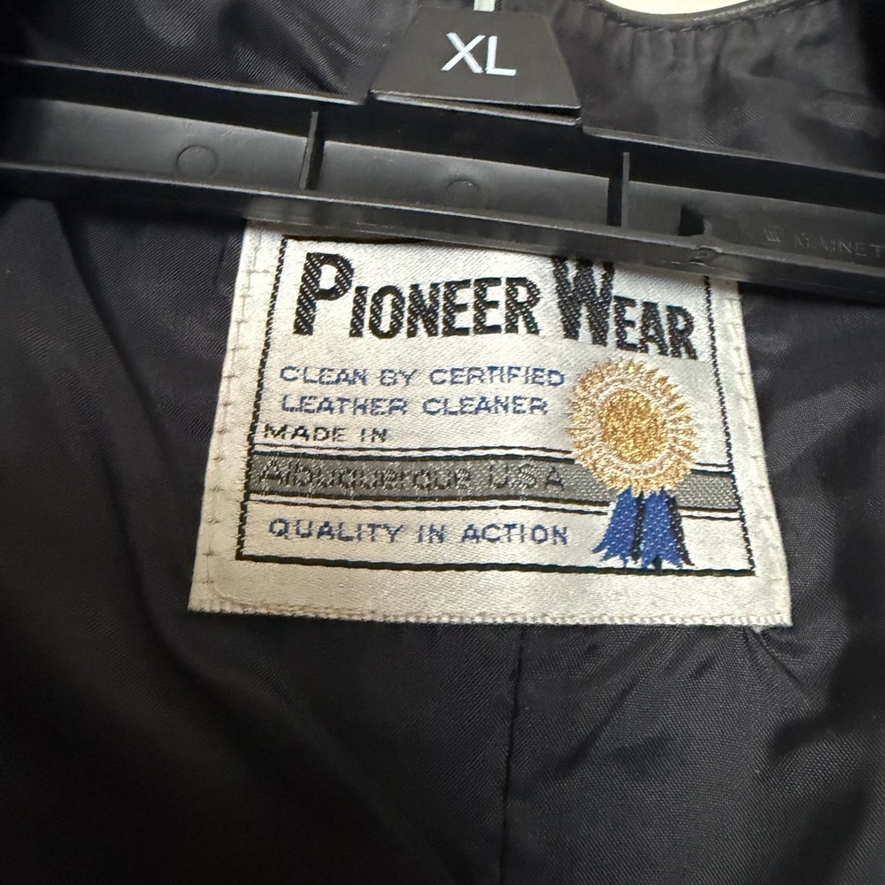 Leather jacket vests - Picture 4 of 4